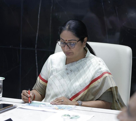 Delhi CM sends proposal to Centre for immediate procurement of 3,330 e-buses