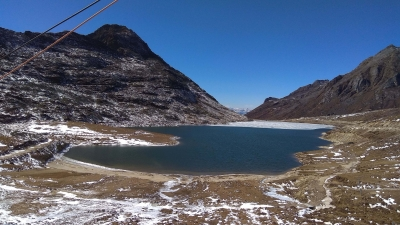 One tourist dead, another rescued from frozen Sela Lake in Arunachal