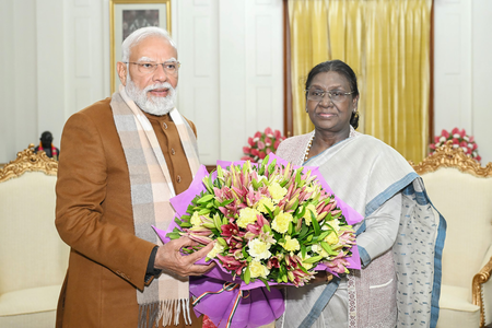 President Murmu, PM Modi extend greetings to people of UP on foundation day