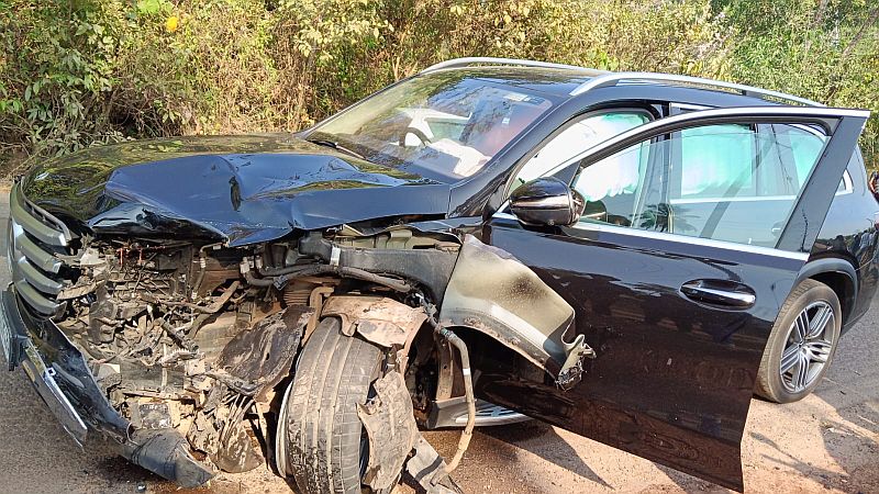 Car–Bike Collision Near Attur Church Leaves Two Riders Seriously Injured