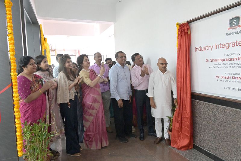 Minister Dr. Sharanprakash Patil, inaugurates Industry Integrated Centres at Sahyadri College