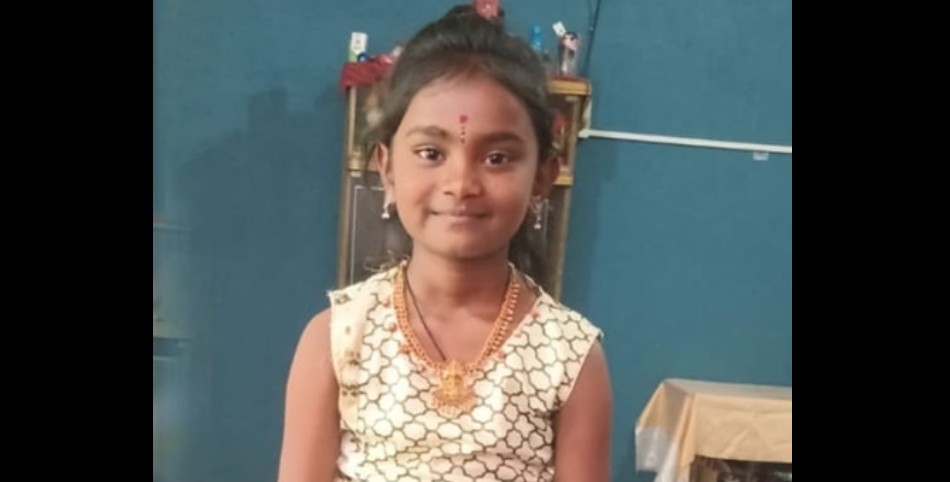 ಪೆನ್ ತರಲು ಓಡಿದ 10 ವರ್ಷದ ಬಾಲಕಿ ಕಾರಿಗೆ ಸಿಲುಕಿ ಸಾವು
