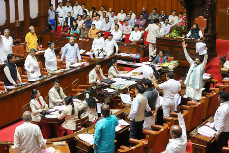 ಬಿಜೆಪಿ, ಜೆಡಿಎಸ್ ಸದಸ್ಯರಿಂದ ವಿಧಾನಸಭೆಯಲ್ಲಿ ಪ್ರತಿಭಟನೆ