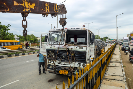 ಬೆಟ್ಟಿಯಾದಲ್ಲಿ ಬಸ್ ಡಿಕ್ಕಿ: ಐವರು ಸಾವು