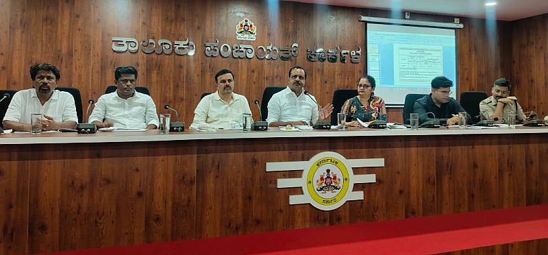 ಖಾದರ್: ಅಧಿಕಾರಿಗಳು ಸಹಾನುಭೂತಿಯಿಂದ ಕೆಲಸ ಮಾಡಲಿ