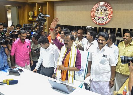 ತಿರುವನಂತಪುರಂ ಕಾರ್ಪೊರೇಷನ್‌ನಲ್ಲಿ ನಕಲಿ ಸಹಿ ವಿವಾದ ಬಿಜೆಪಿ-ಸಿಪಿಐ(ಎಂ) ನಡುವೆ ಜಟಾಪಟಿ