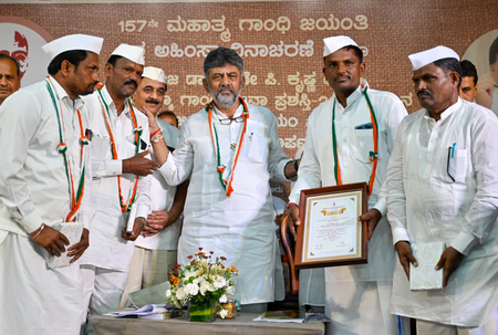 ಎಸ್‌ಐಆರ್ ಬಳಿಕ ಕೈಬಿಟ್ಟ ಮತದಾರರ ನೋಂದಣಿಗೆ ಇಸಿಐ ಆದೇಶ: ಸಿಎಂ ಶಿವಕುಮಾರ್ ಸ್ವಾಗತ
